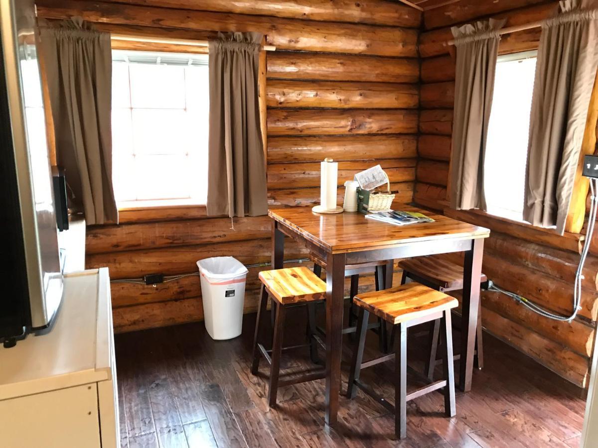 Gwin'S Lodge & Roadhouse Cooper Landing Экстерьер фото